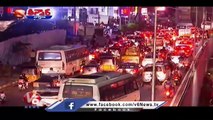 Massive Traffic Jam In Hyderabad Due To Heavy Rains _ V6 Teenmaar (1)