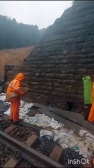 भूस्खलन से कई ट्रेनें रद्द