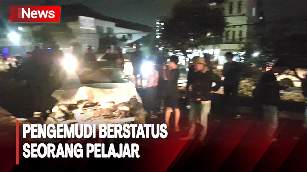 Mobil Sedan Terbakar usai Tabrak Marka Jalan dan Pak Ogah hingga Tewas  di Ring Road Barat Sleman