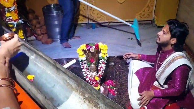 Devotees gathered to perform Rudrabhishek in pagodas