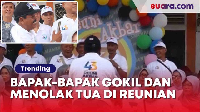 Menolak Tua! Seorang Bapak-Bapak Memfoto Temannya Satu Per Satu Saat Reuni Sekolah: Si Bapak Paling Gokil Nih Dulu
