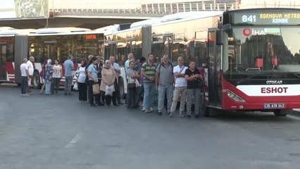İzmir'deki grevde 2. gün: Duraklar doldu taştı, trafik felç oldu