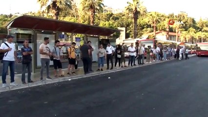 Jour 2 de la grève à Izmir： Arrêts débordés, trafic paralysé