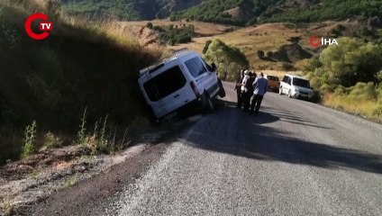Bingöl’de minibüs devrildi: 12 yaralı
