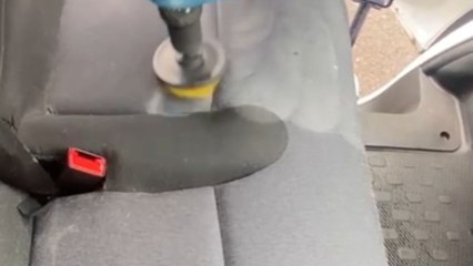'This is amazing!' - A satisfying detailed cleaning of a car's interior seating