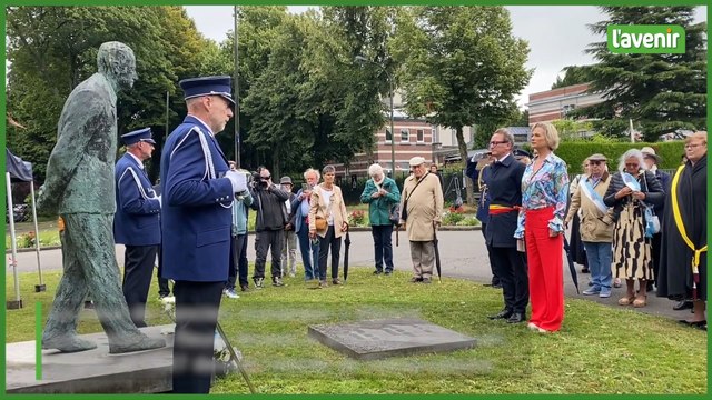 La princesse Delphine inaugure à Uccle une exposition de photos en hommage au roi Baudouin