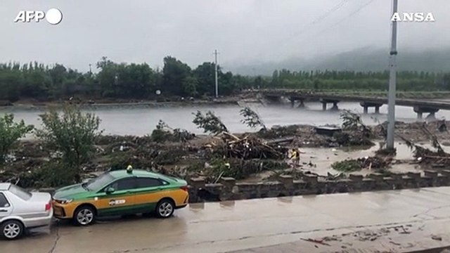 Maltempo in Cina, nubifragio su Pechino: almeno 11 morti e 27 dispersi