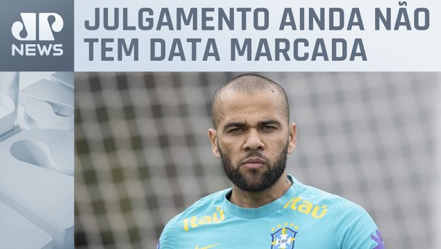 Daniel Alves vai a julgamento por estupro na Espanha, diz imprensa
