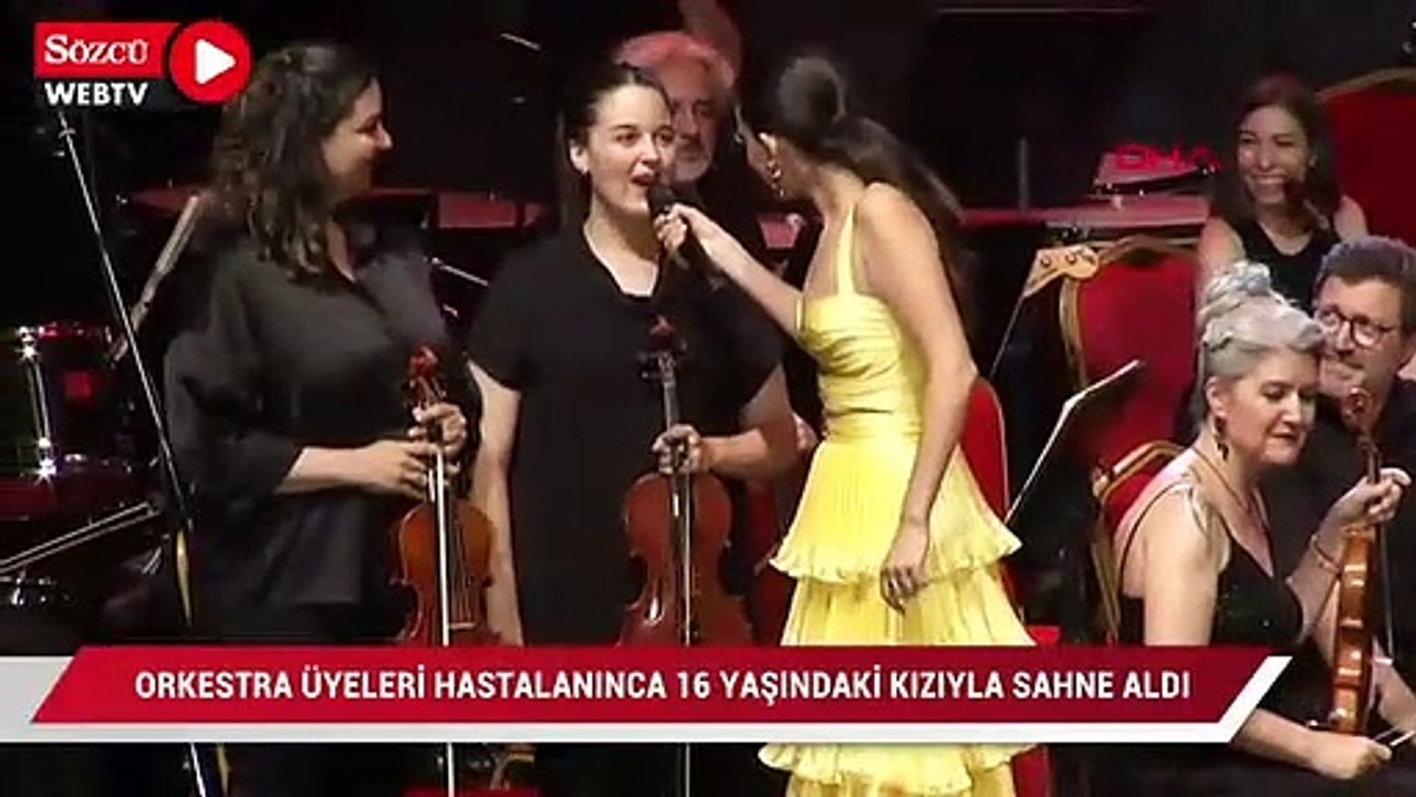 Orkestra üyeleri hastalanınca 16 yaşındaki kızıyla sahne aldı