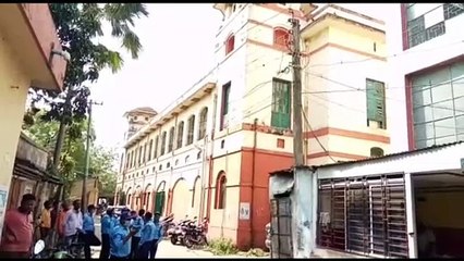 ফ্ল্যাটের ক্রেতাকে হেনস্থা, ৫০ হাজার টাকা দিতে প্রোমোটার সংস্থাকে ক্রেতা সুরক্ষা আদালতের নির্দেশ ~ ৩১.০৭.২০২৩