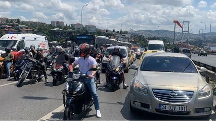 Download Video: İstanbul’da köprü girişinde kaza: Trafik yoğunlaştı…