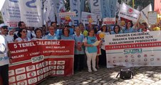 İzmir’de sağlık çalışanları iş bıraktı: İnsanca yaşamak, insanca yaşatmak istiyoruz