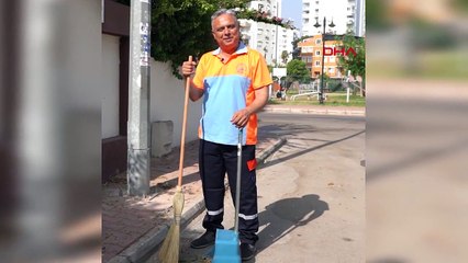Le maire de Muratpaşa, Ümit Uysal, a balayé les rues lors de la Journée mondiale de l'empathie