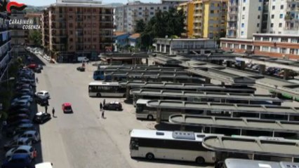 Spacciavano droga anche ai minori, 19 misure cautelari a Cosenza