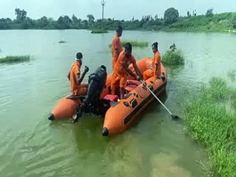 दोस्तों के साथ नहाने गया था, अब तलाश रहे, तालब में युवक की तलाश के लिए रेस्क्यू अ भियान