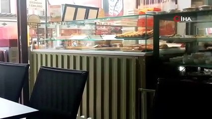 Börek tepsilerinde fareler cirit attı!