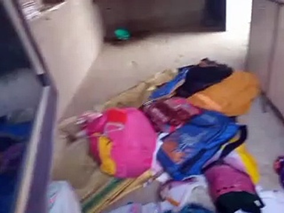 दो मकानों से चार लाख के गहने ले गए चोर-video