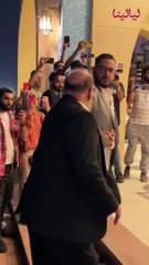 الفنان الكبير صلاح عبدالله يتجنب سقوطه في عزاء والد مي كساب