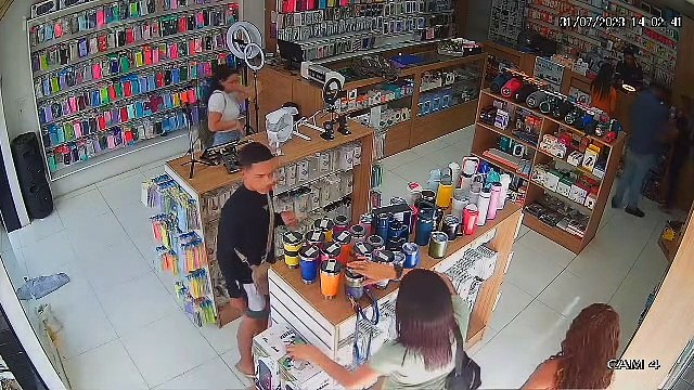 Mulheres furtam loja de eletrônicos no centro de Arapiraca