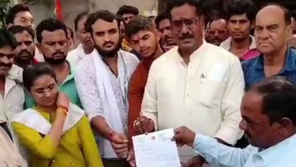 सागर: यूरिया की कालाबाजारी को लेकर विधायक ने किया धरना प्रदर्शन