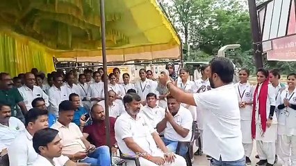 मांग नहीं मानी तो किया कार्य बहिष्कार: नर्सेज ने किया प्रदर्शन