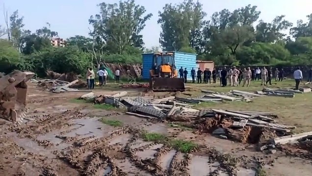 बदमाश शेरा पहलवान के अवैध कब्जे पर चला बुलडोजर