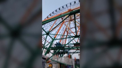 놀이공원 정전으로 대관람차 멈춰...9명 구조 / YTN