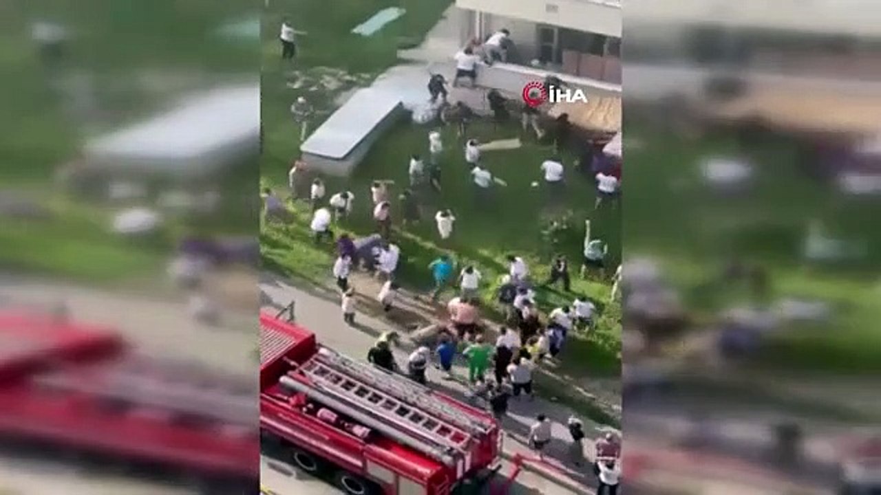 Les femmes et les enfants s'échappant de l'incendie ont sauté d'une hauteur de plusieurs mètres