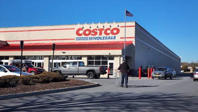 The #1 Anti Inflammatory Salad Kit to Buy at Costco, According to a Dietitian