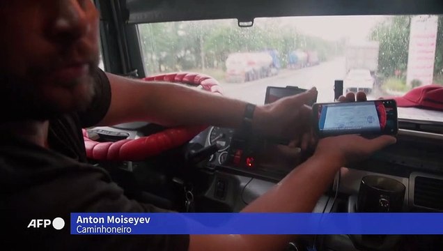 Caminhões enfrentam longas filas para transportar grãos a porto fluvial ucraniano