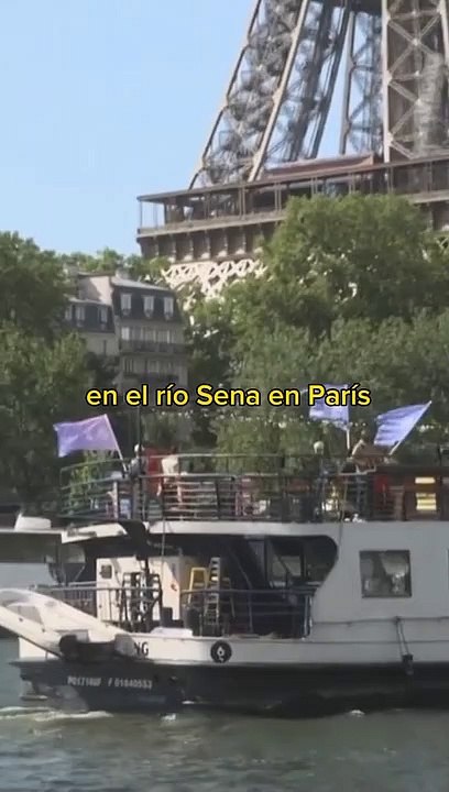 Después de un siglo se puede nadar en el río Sena en París