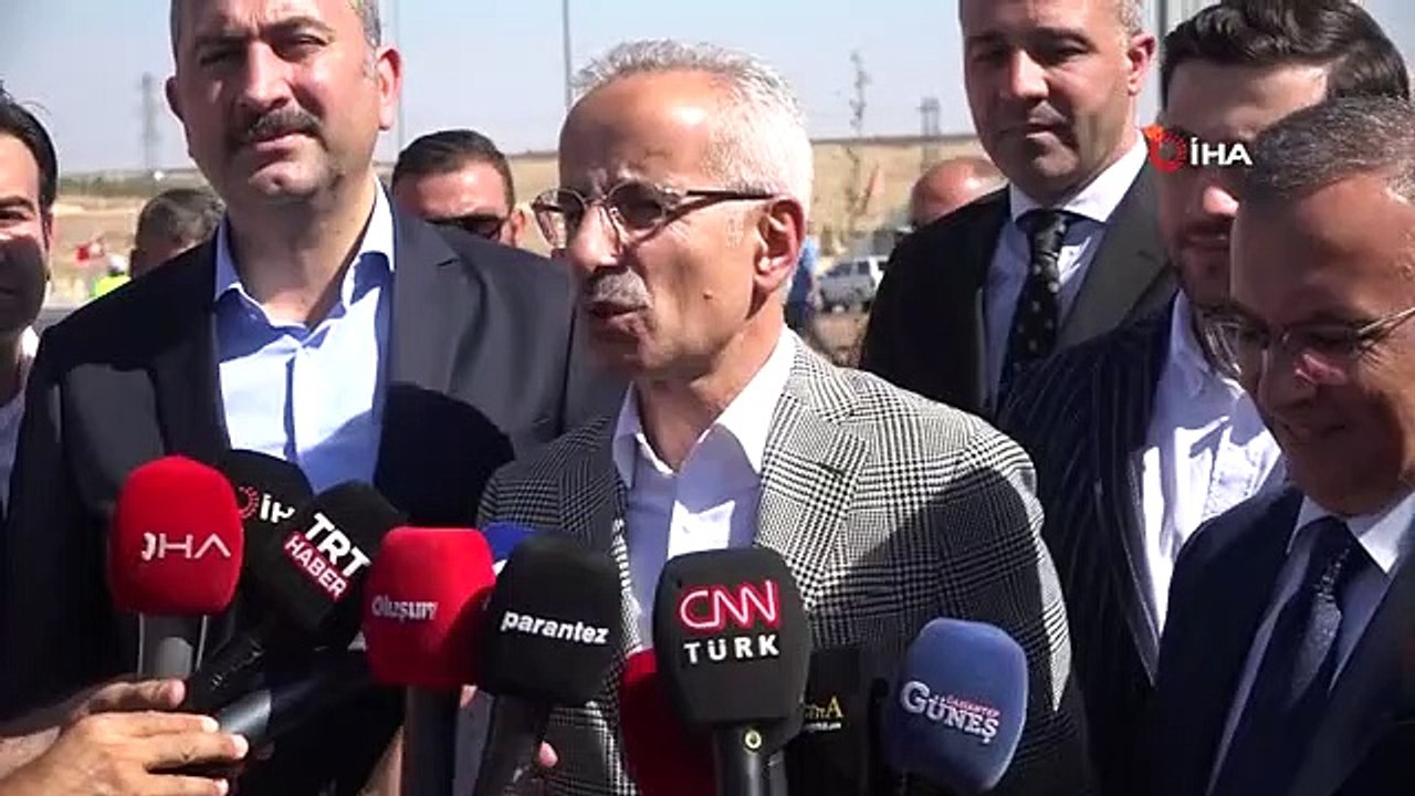 Bakan Uraloğlu, Gaziantep Şehir Hastanesi Kavşağı'nda incelemelerde bulundu