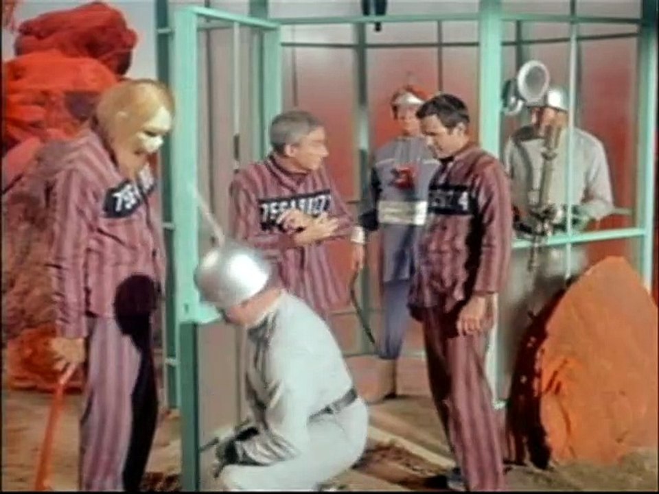 Lost In Space. (7) Fugitives In Space