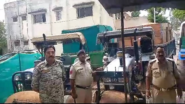 अवैध रूप से रेत से भरे हुए ट्रैक्टर ट्रॉली गोलाघाट पुलिस ने किया जप्त