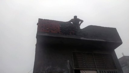 Roof wall plastae mason work in winter