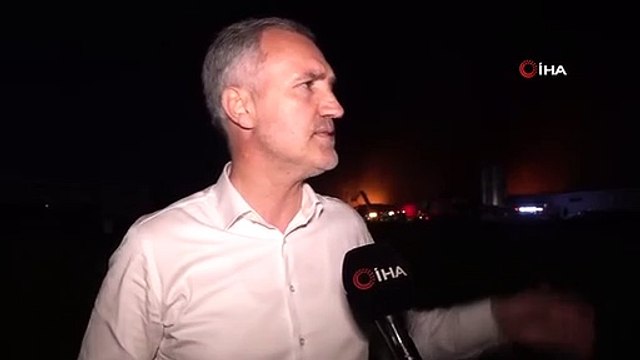 Canlı yayında fabrikada yaşanan patlama kameraya böyle yansıdı