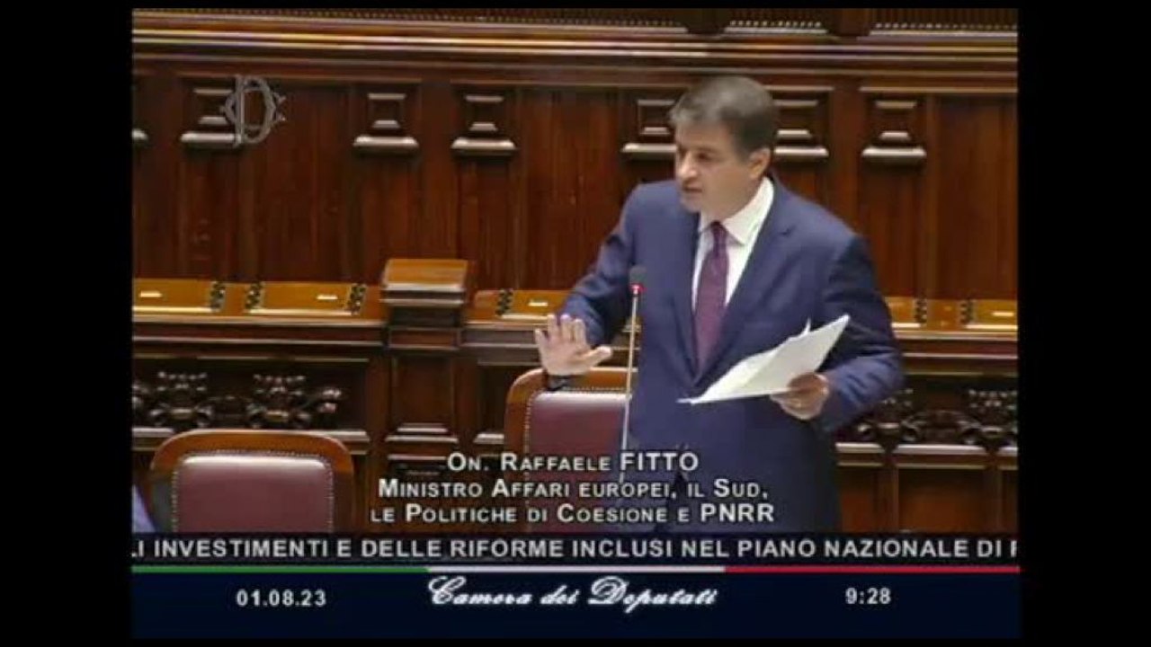 Fitto difende governo su Pnrr, opposizione accusa: "Miliardi spariti"