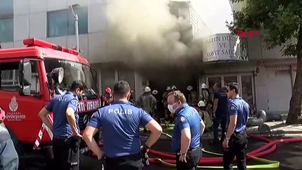 Bayrampaşa'da iş merkezinde yangın! İçeride mahsur kalan 9 kişi kurtarıldı