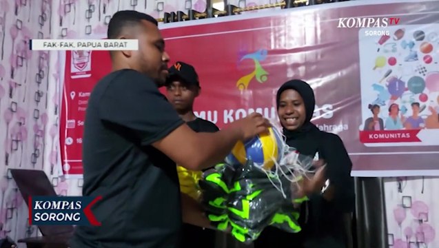 Komunitas Pemuda Fak-Fak Dapat Bantuan Peralatan Olahraga dari Pandawa Ganjar