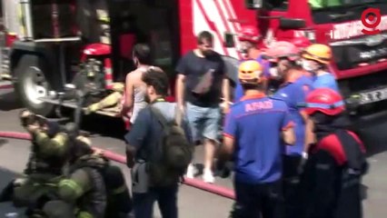 Bayrampaşa’da 4 katlı bir iş merkezinde çıkan yangında mahsur kalan 9 kişi kurtarıldı