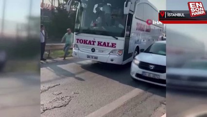Kartal’da otobüsün önünü kesti, elindeki bıçak ile muavini kovaladı