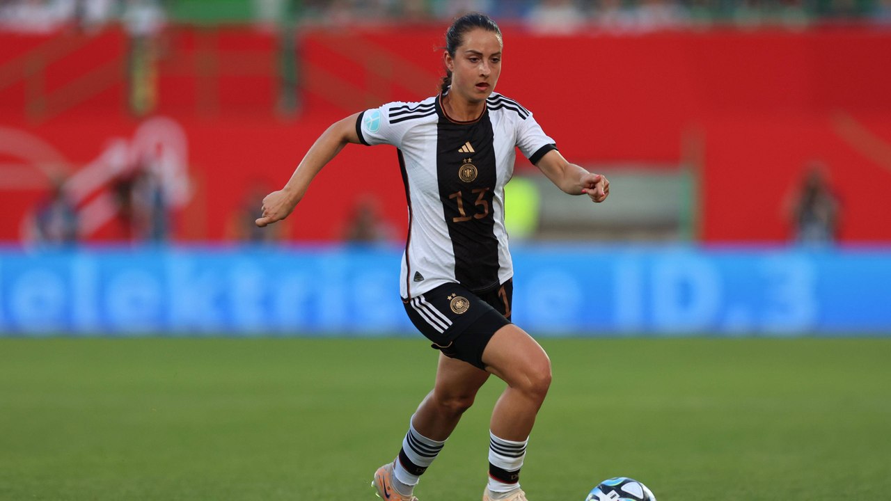 Schnellfragerunde mit Sara Däbritz: '... dann doch lieber Serie'