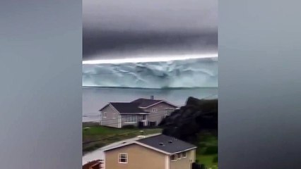 Kanada'da Dev Buzul Kıyıya Yaklaştı