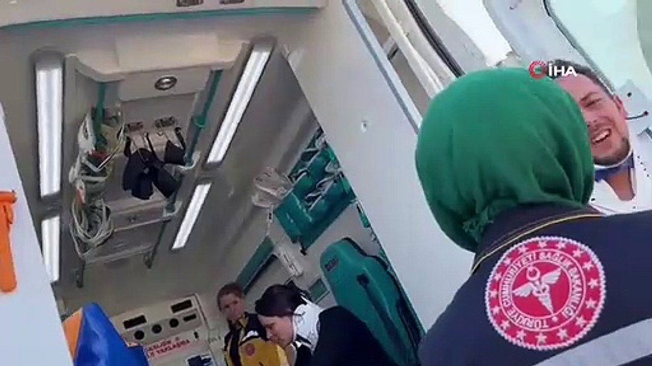 Çanakkale'de jip kamyon dorsesine çarptı: 5 yaralı