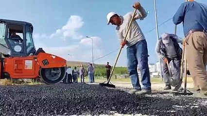 Les travaux d'asphalte se poursuivent sans interruption