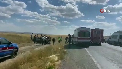 Mikser otomobile arkadan çarptı: 2 ölü, 1 yaralı