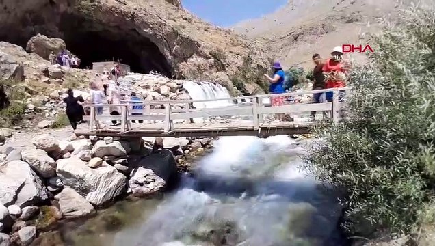 Ceux qui sont déprimés par la chaleur à Van se rafraîchissent dans le Mukus Stream