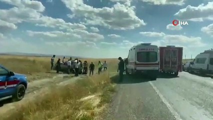 Beton mikseri otomobile arkadan çarptı: 2 ölü 1 yaralı