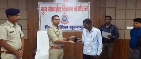 पुलिस ने गुम हुए 120 मोबाइल बरामद कर लोगों को सौंपे