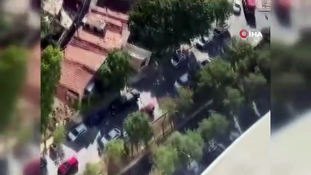 Seyir halindeki araç alev aldı, vatandaşlar yangın tüpü ile müdahale etti
